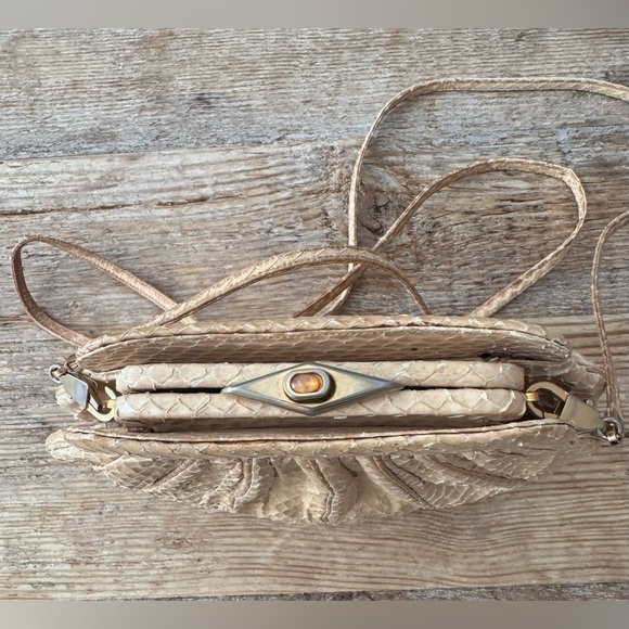 Vintage Judith Leiber Ivory Snakeskin Clutch - Picture 2 of 16